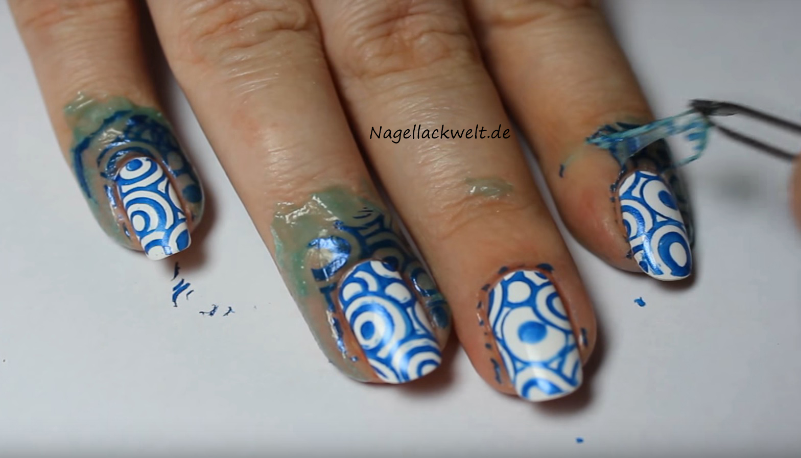 Diy Nagelhautschutz Bei Nailarts Peel Off Fur Die Nagelhaut